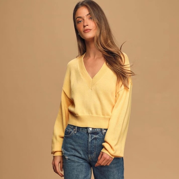 Lulus Sweaters - Lulus Just a Moment Light Yellow V-Neck Cropped Sweater Large